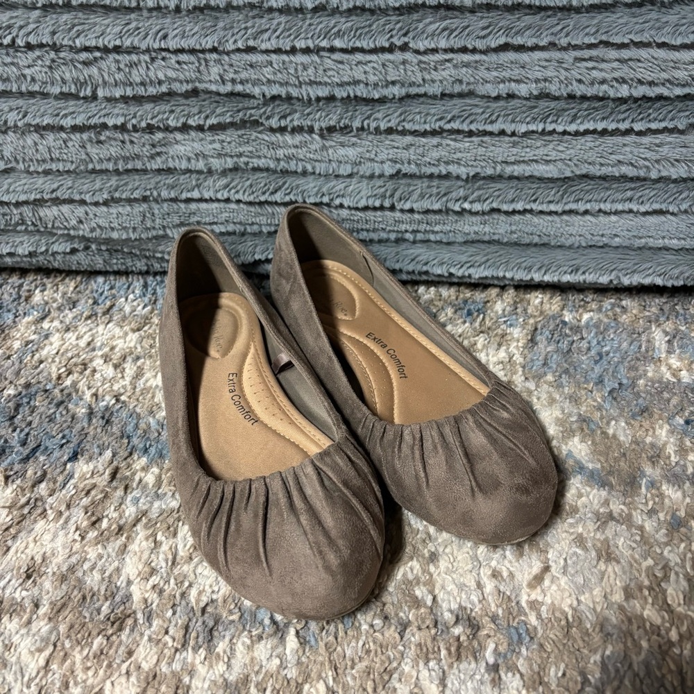 Women's Tan/Brown Flats